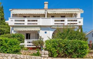2 Bedroom Lovely Apartment In Potocnica 