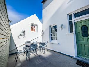 Marine Cottage - Parking - by Brighton Holiday Lets
