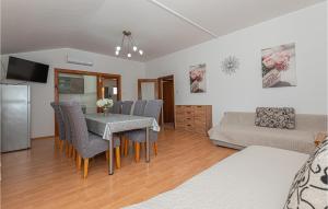 5 Bedroom Lovely Home In Konjevrate 