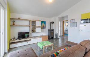 3 Bedroom Awesome Home In Barbariga 