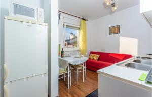 1 Bedroom Lovely Apartment In Njivice 