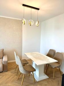 Lake View Luxury Apartament