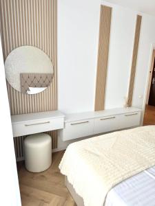 Lake View Luxury Apartament