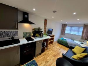 Your London Escape - Cosy Studio w fast Wi-Fi & free onstreet parking