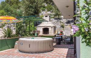 Two-Bedroom Holiday Home In Stasevica