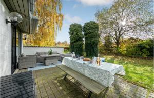 Lovely Home In Fårvang With Wifi