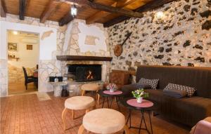 Amazing Home In Unesic With Wifi