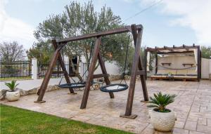 Amazing Home In Unesic With Wifi