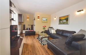 Amazing Home In Unesic With Wifi 