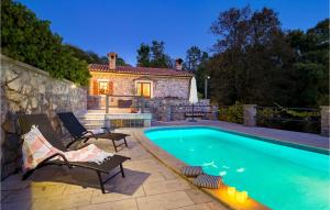 2 Bedroom Gorgeous Home In Poljane 