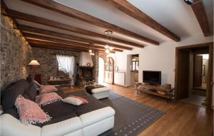 2 Bedroom Gorgeous Home In Poljane 