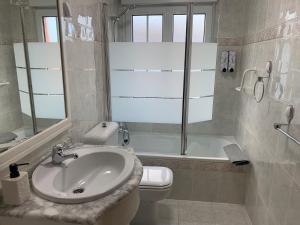 Casa TODAH, Playas y montañas