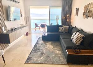 Harbor 171 with Amazing View of the Ocean, Beach and Pool