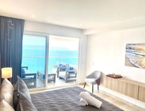 Harbor 171 with Amazing View of the Ocean, Beach and Pool