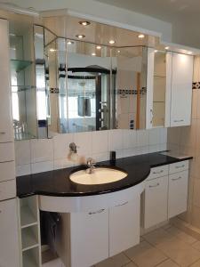 Schöne 120-qm-Ferienwohnung - Sonnenterrasse - Stadtgrenze Lübeck