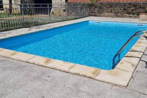 Maisons de vacances Charmante Ferme Renovee Piscine : photos des chambres