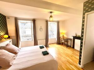 Petit appartement centre historique Laval - 3-star hotels in Laval