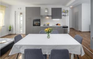 Three-Bedroom Holiday Home In Vodnjan