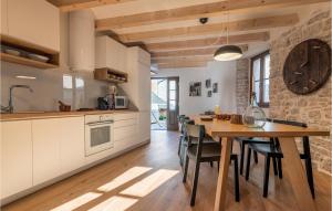 Awesome Home In Bale With Wifi