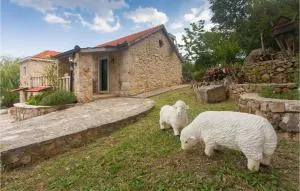 Seven-Bedroom Holiday Home In Dicmo - Sičane
