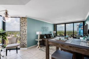 WINTER RATES! Luxurious Oceanfront Suite, Prime Loc & Dogs Ok! 1502