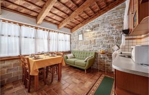 Cozy Apartment In Cerovlje With Wifi 