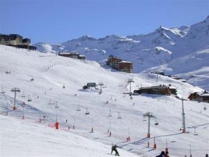 Studio cabine cosy aux Menuires, 3 pers, pied des pistes, balcon, proche commodités - FR-1-452-291