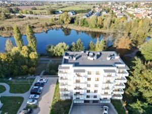 Unique View Apartment - 3pok, 4 łóżka, widok na rzekę, centrum, Netflix, parking, winda