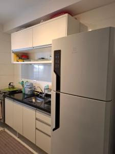 Apartamento, ampla sacada com vista para o mar!