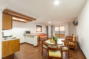 Costa de Oro Beach Hotel