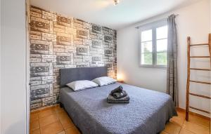 Maisons de vacances Beautiful Home In St-Paulet-De-Caisson : photos des chambres