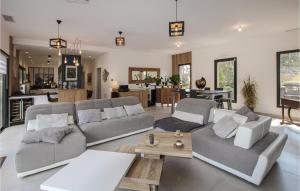 Maisons de vacances Lovely Home In Montferrier Sur Lez : photos des chambres