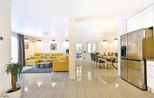 Beautiful Home In Omis With Sauna 