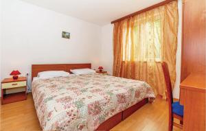 2 Bedroom Beautiful Apartment In Grizane 