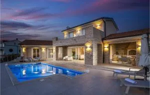 4 Bedroom Beautiful Home In Malinska - Beli