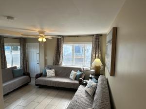 Newly Renovated 2 Bedroom House