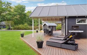 Five-Bedroom Holiday Home In Grenaa