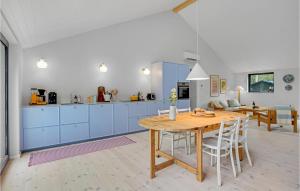 4 Bedroom Gorgeous Home In Vig