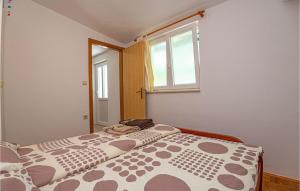 Lovely Apartment In Brodarica With Wifi