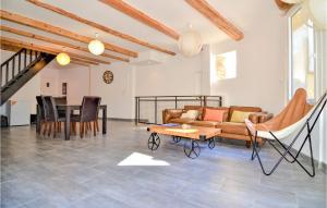 Maisons de vacances Pet Friendly Home In Laudun-L'ardoise : photos des chambres