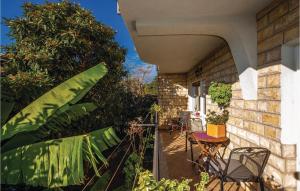 3 Bedroom Cozy Apartment In Kostrena 