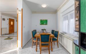 3 Bedroom Beautiful Home In Muntic