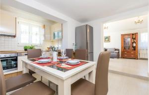 1 Bedroom Amazing Apartment In Matulji 