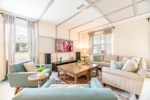 Champions Getaway - Movie Theatre & Game Room