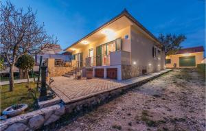 Amazing Home In Vrsi With Wifi 