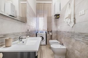 Metro C - Nandos House