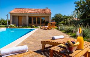 Four-Bedroom Holiday Home In Suhovare