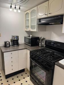 Bright Garden Suite Across From Park in Kitsilano