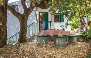 2 Bedroom Awesome Home In Gornje Tucepi 