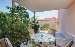 Two-Bedroom Apartment In Podstrana